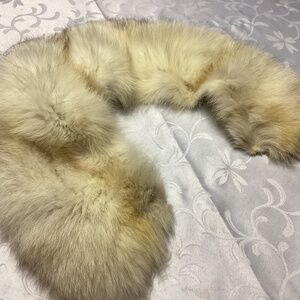 SILVER FOX. FUR FLUFFY COLLAR WRAP. STUNNING VINTAGE ITEM ‼️‼️‼️‼️
